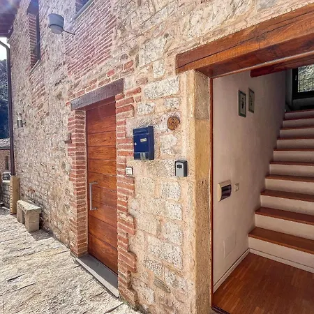 1 Bedroom Beautiful In Губбио